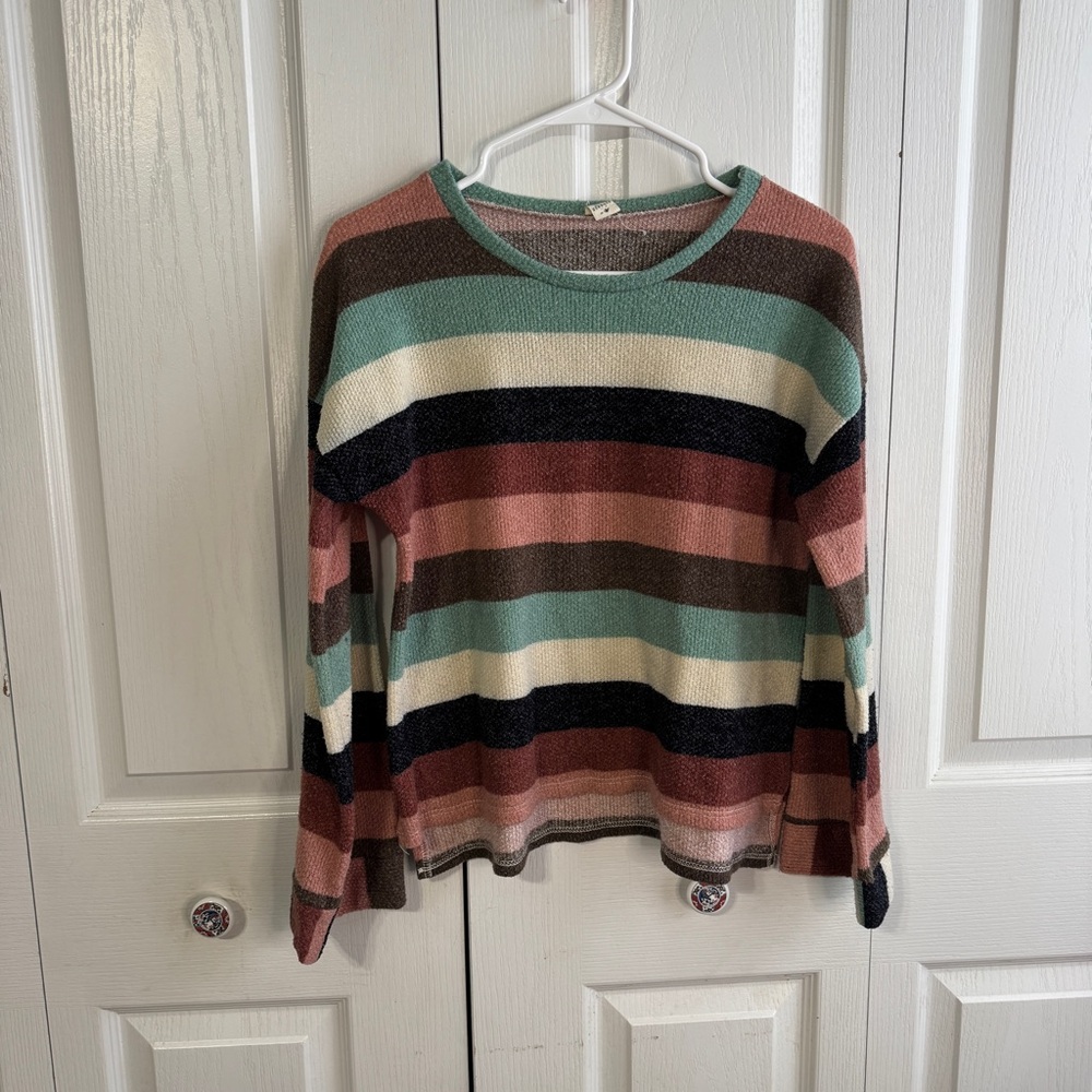 Lazy‎ Sunday’s striped long sleeve top size small